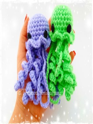 cover image of Crochet pattern jellyfish